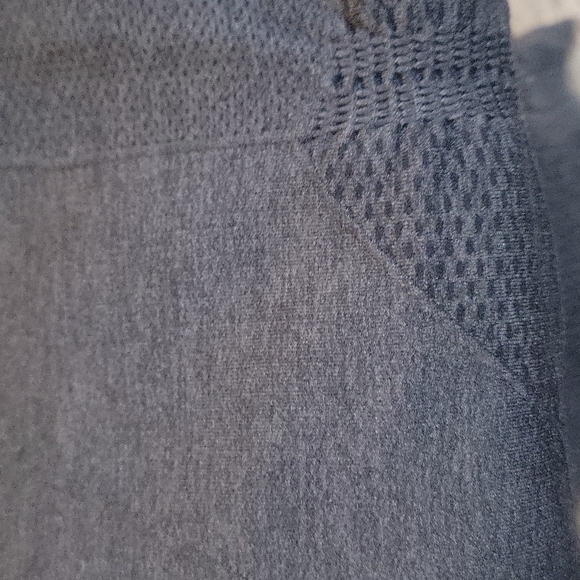 LIKE NEW Girls grey cropped Iviva leggings - Picture 6 of 6